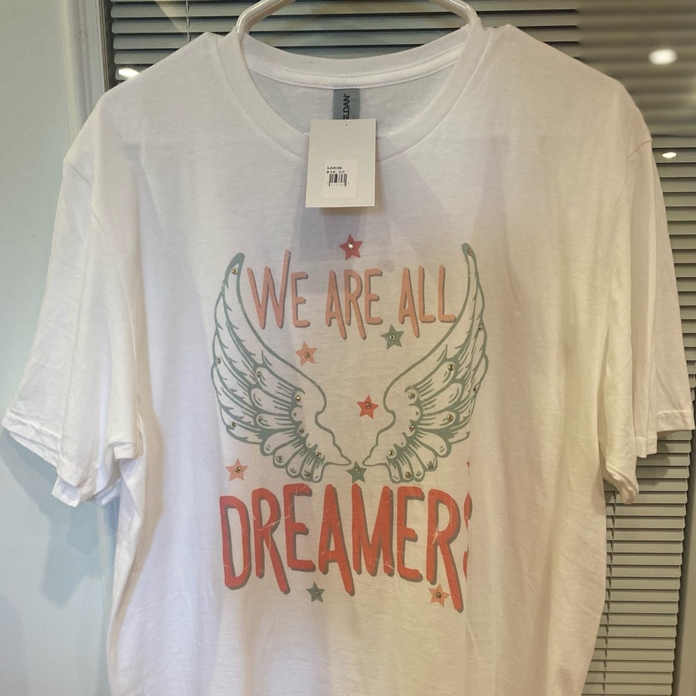 NWT BOUTIQUE “WE ARE ALL DREAMERS” TEE GILDAN SIZE LARGE
